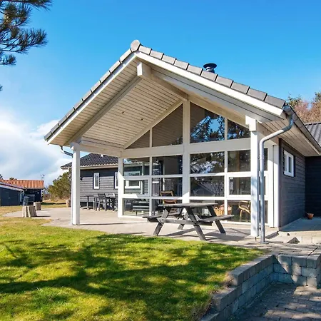 10 Person In Logstor-by Traum * Trend