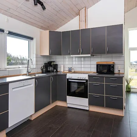 10 Person In Logstor-by Traum *