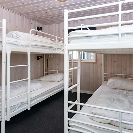 10 Person In Logstor-by Traum *