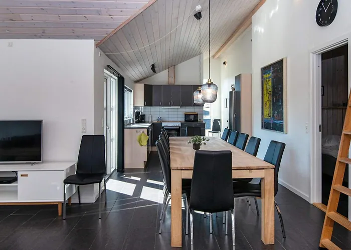 10 Person In Logstor-by Traum * Trend